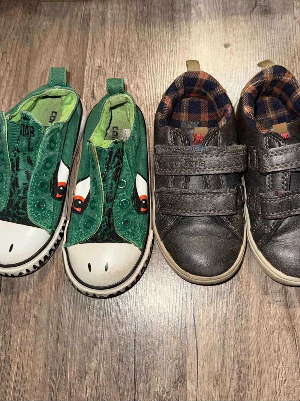 No Tie Converse Kids Green Dino Slip-On Sneakers & Gray shoes Size 8 Toddler